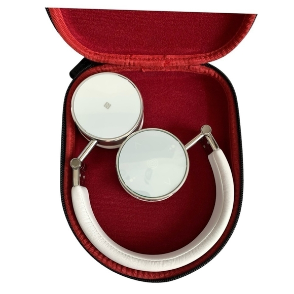 NIB CLEER BT Wireless Headphone Lightweight White Silver Bluetooth Headphones - Picture 10 of 10